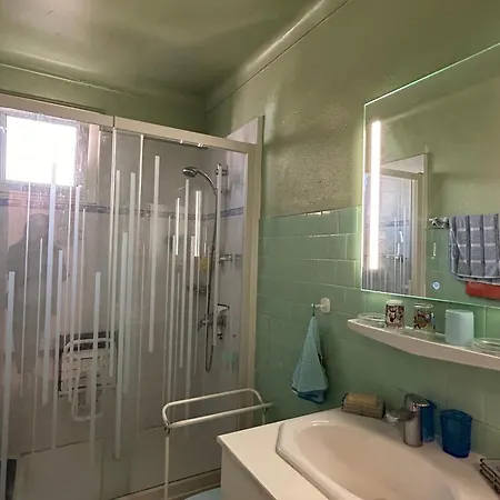 Maison Familiale A Saint-cyprien, Proche Et Commerces - Fr-1-732-75 *
